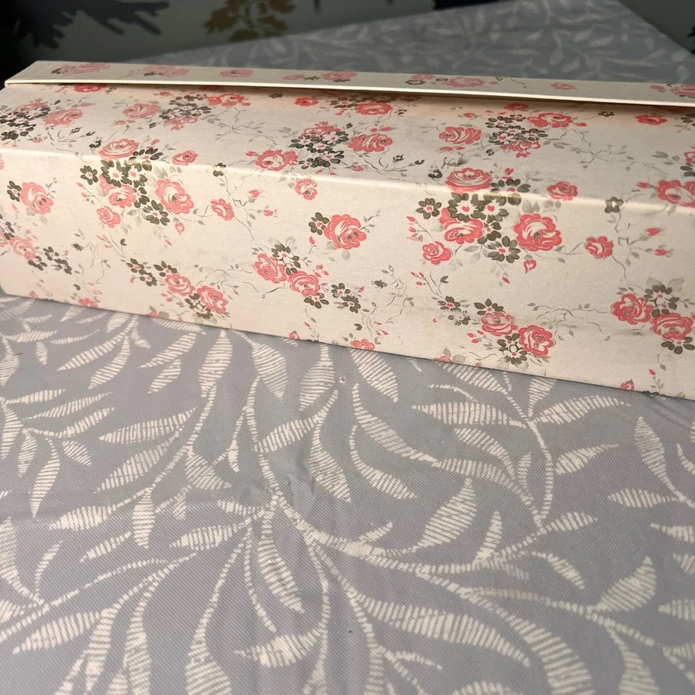 Vtg Polyfab Scented Drawer Lining Karen Carson Creations‎ Cherub Floral 108x17.5